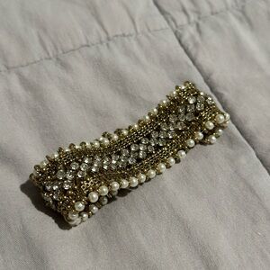 Elegant Gold and Pearl bracelet